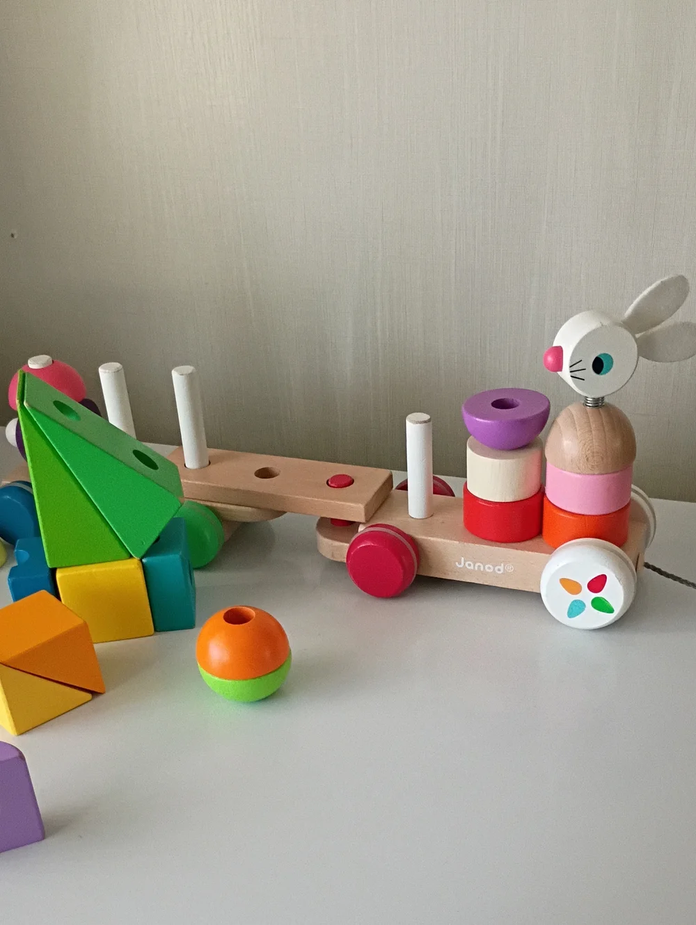 ALL ABOARD THE ANIMAL TRAIN - Stack The Wood Blocks Mix And Match